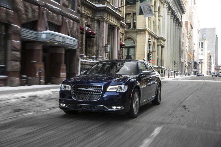  Chrysler 300C Platinum AWD 2015 года  (фото 2 из 4)